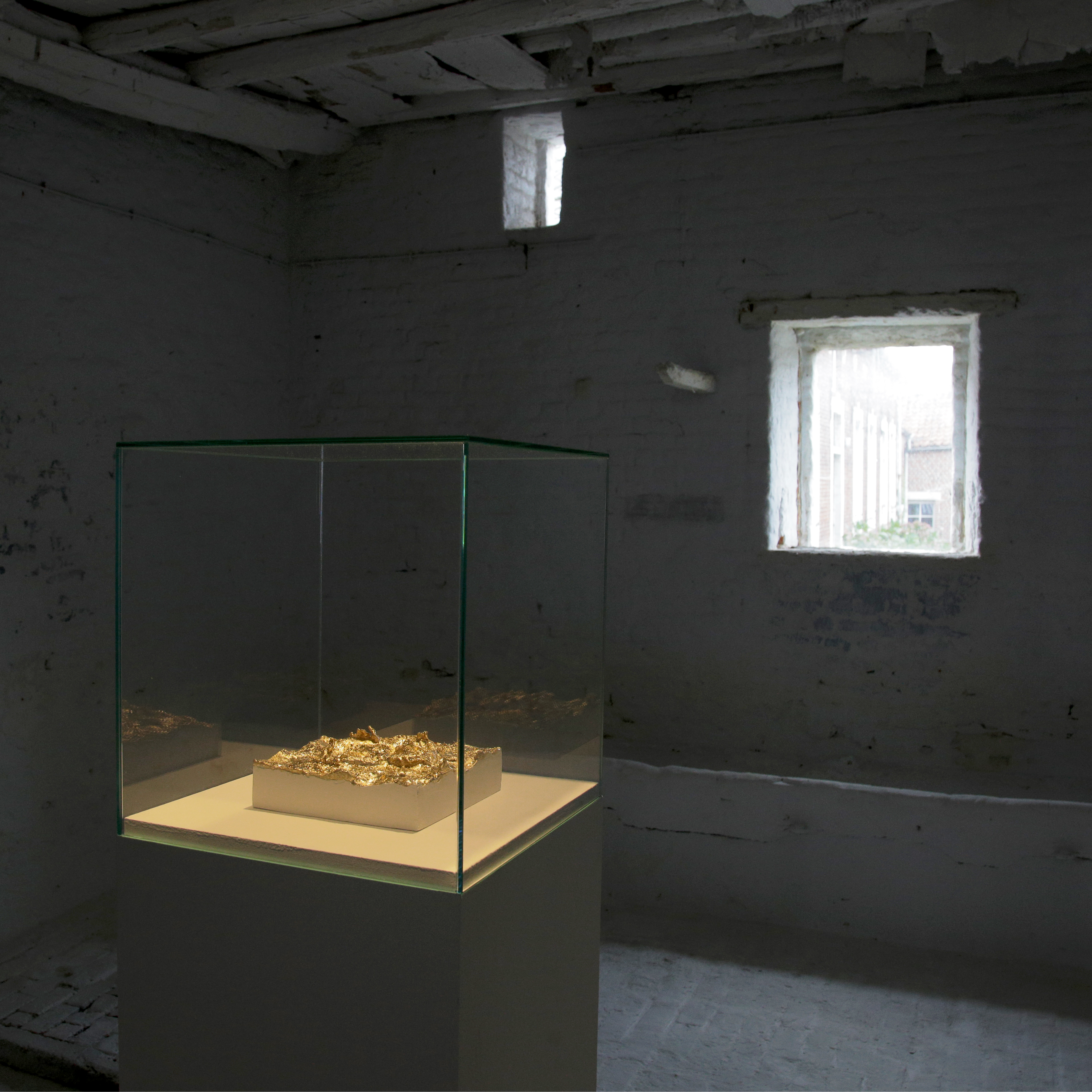 54ES Fêtes de la Saint Martin, Tourinnes La Grosse, (B) “Abîmes” 3D print, plâtre, feuilles d'or, frame issue du film3D 407 1300 2019